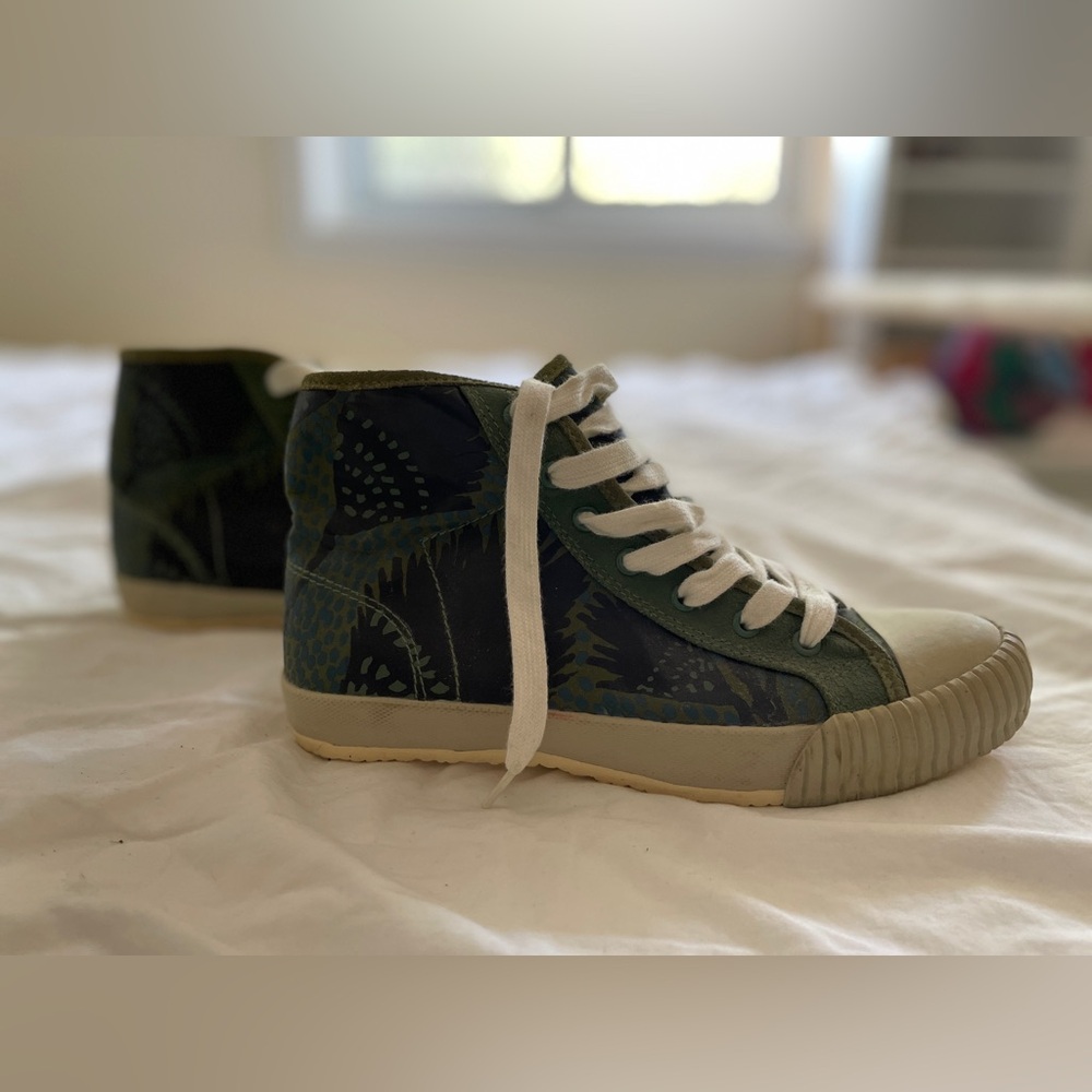Burberry Sample LE Women’s sneakers, Tropical palm print, Size 6-6.5 US